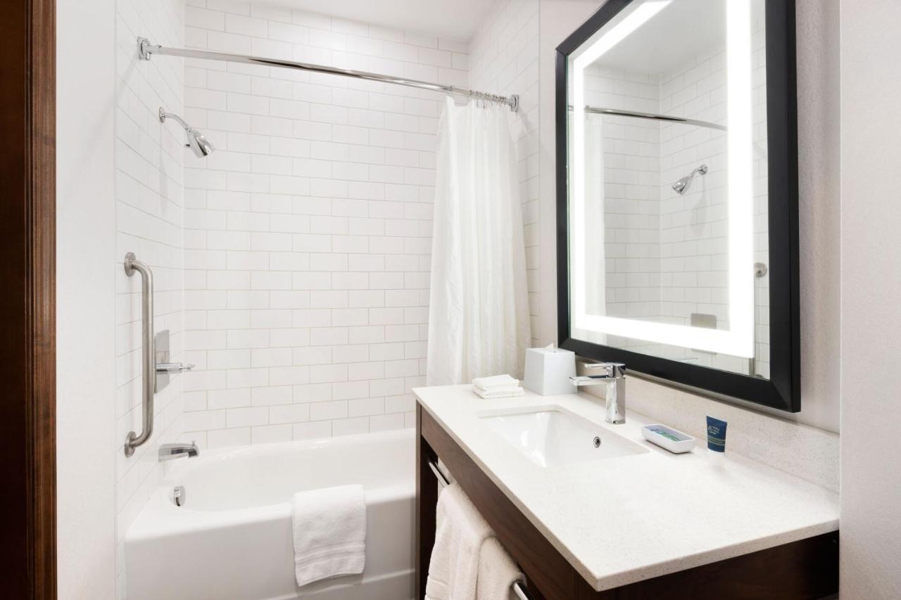 Four Points By Sheraton Calgary Airport Zewnętrze zdjęcie